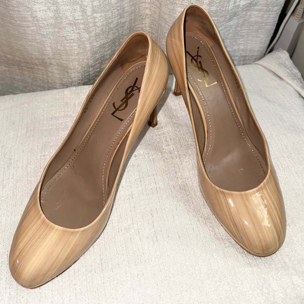 Yves Saint Laurent Women's Beige Patent Heels, size 38 1/2